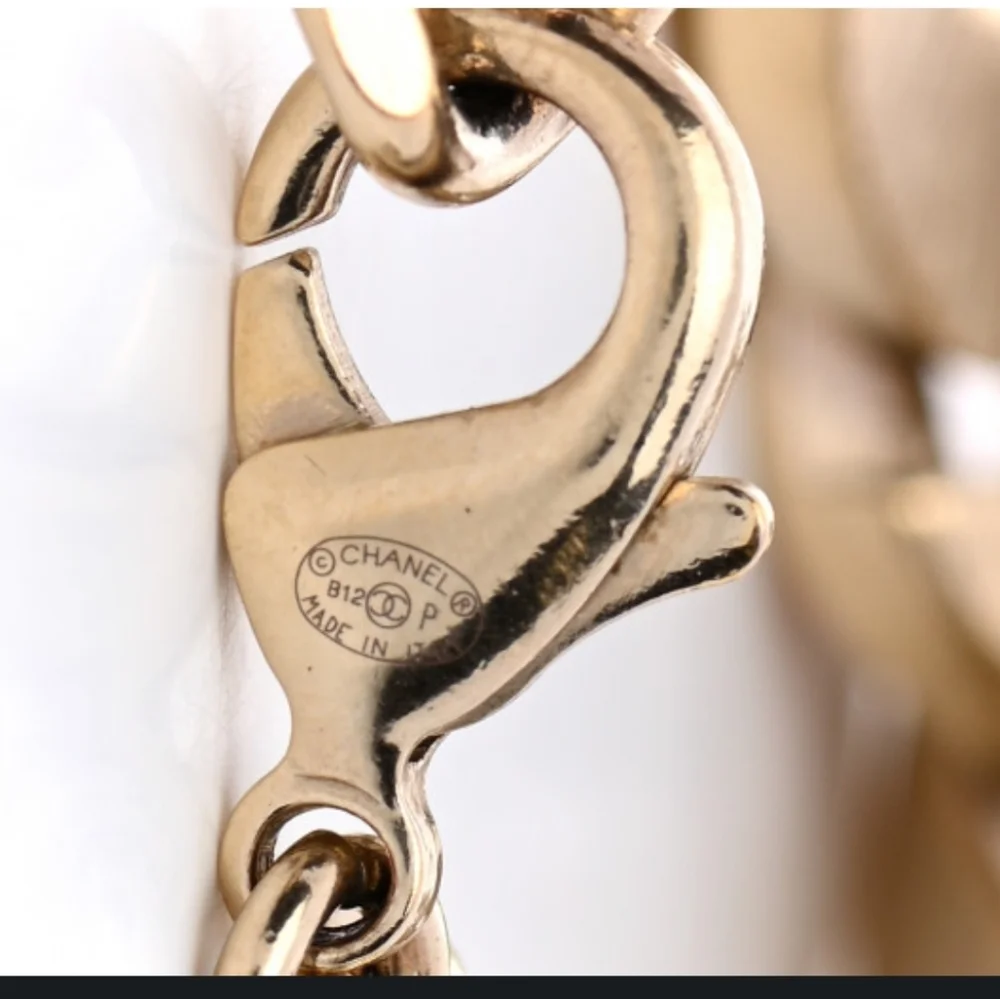 CHANEL IRIDESCENT CHUNKY CHAIN LINK BRACELET - Picture 4 of 7